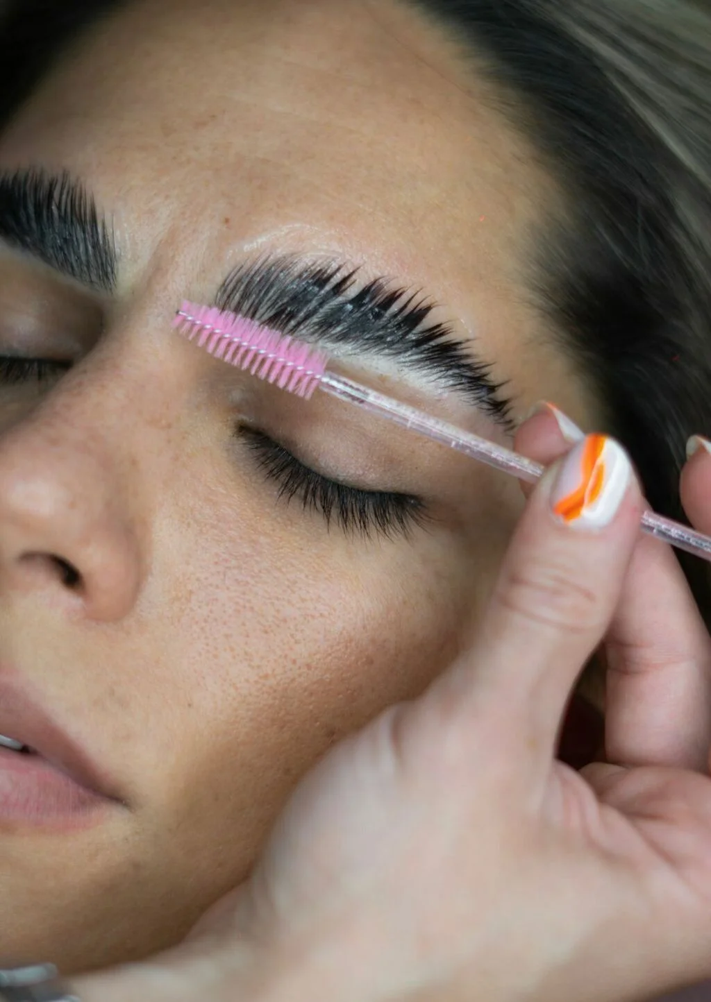 Laminado de cejas profesional en Cali