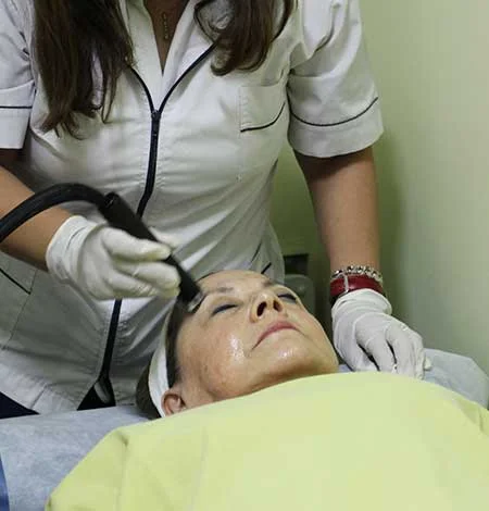 Limpieza facial profesional en Cali